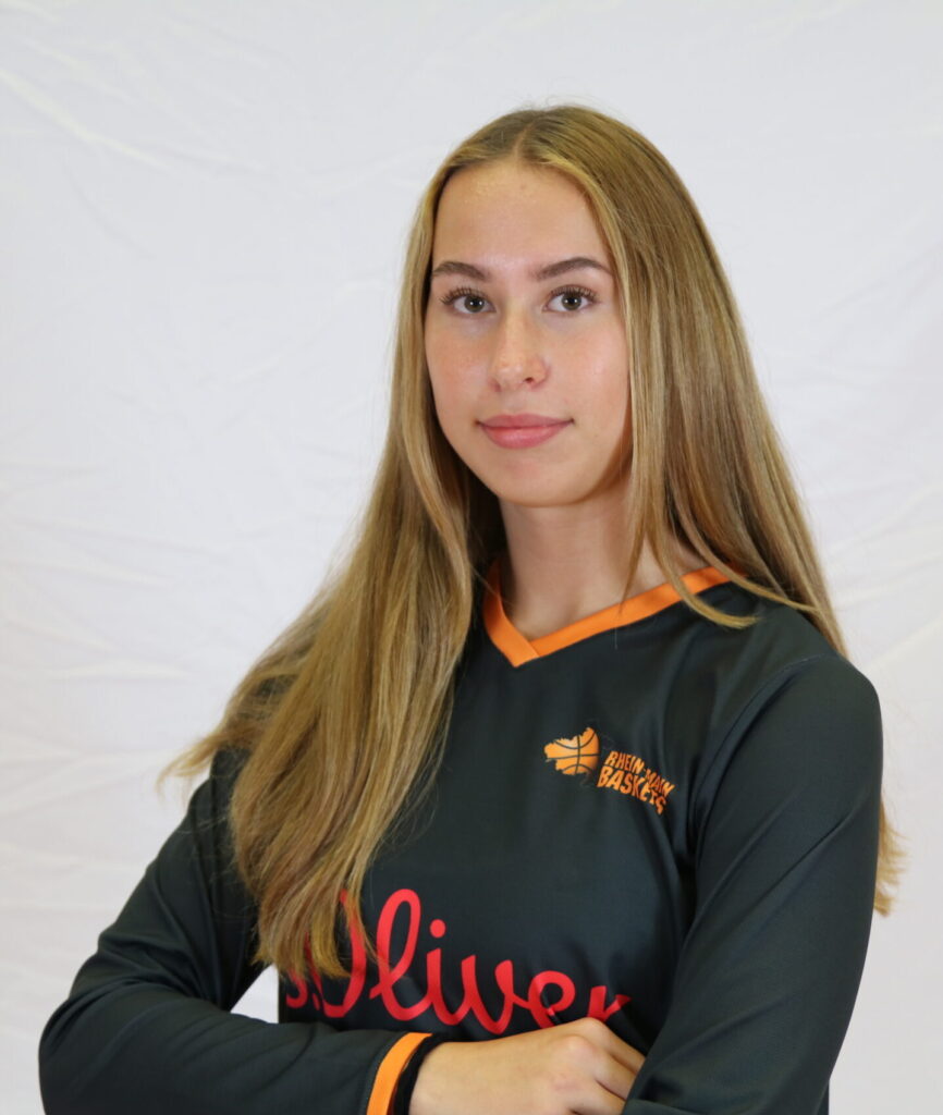 #22 Maya Bauer