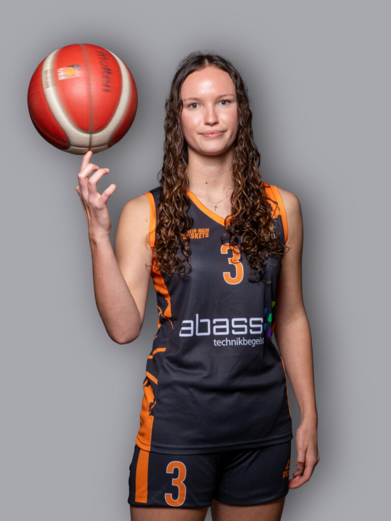 #3 Nina Neumann