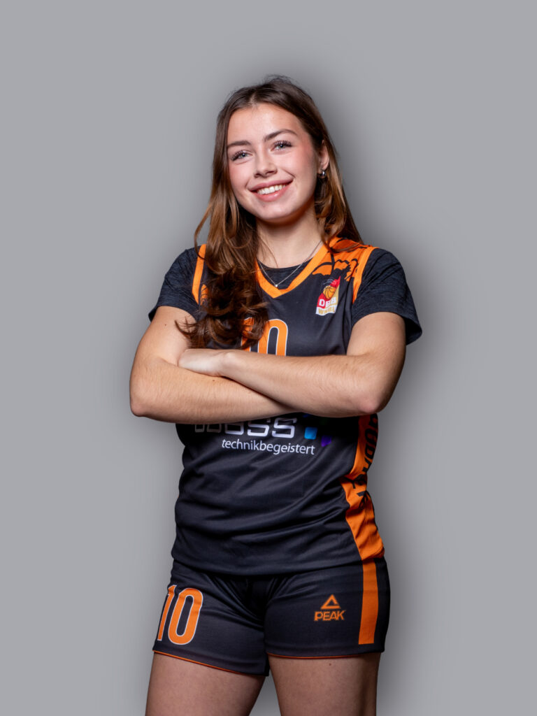 #10 Amelie Anderson