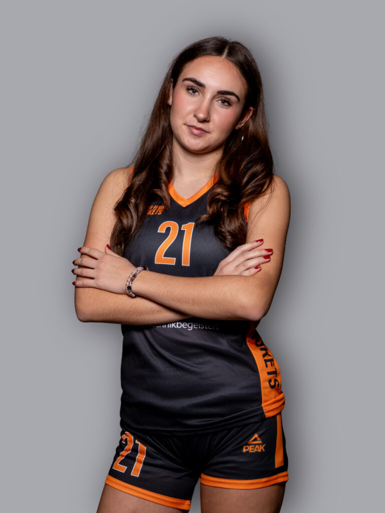 #21 Antonia Illi