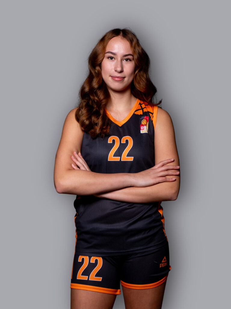 #22 Maya Bauer